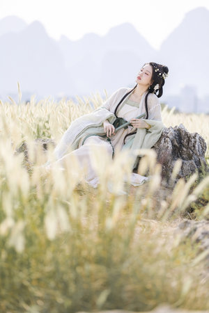 每天上班找经理偷欢